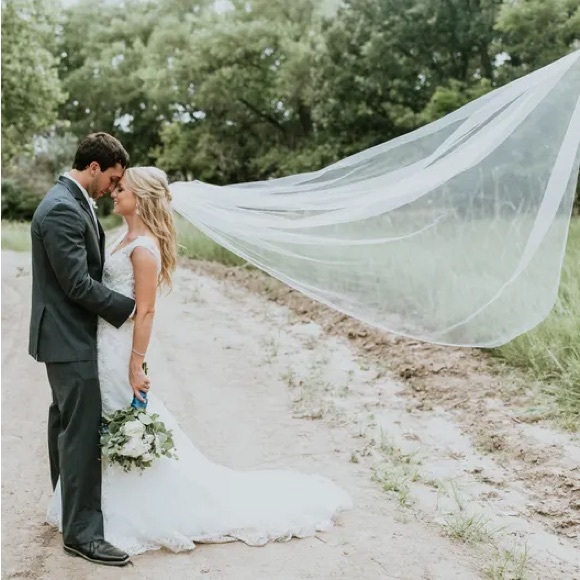 Sheer Soft 6ft Wedding Veil in Light Ivory — Bonus New Garter Included - Picture 4 of 10